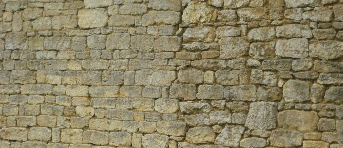 murs de pierre, maçonnerie ancienne, restauration du patrimoine, Bretagne