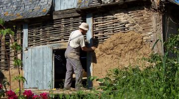 bâti bauge, patrimoine breton, maison en terre, Bretagne, restaurer une maison, stage enduit de terre